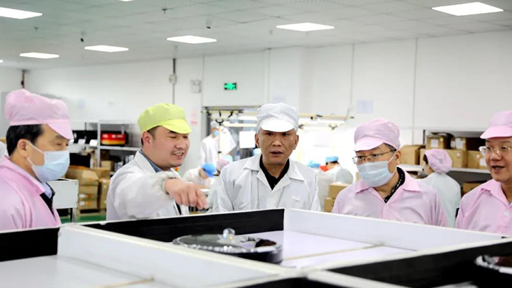 省人大常委會(huì)委員、省人大財(cái)政經(jīng)濟(jì)委員會(huì)主任委員張亦賢一行調(diào)研炬神電子