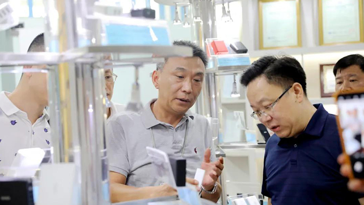 全力以赴解決企業(yè)缺工問題”--市人社局局長劉明發(fā)調研炬神電子