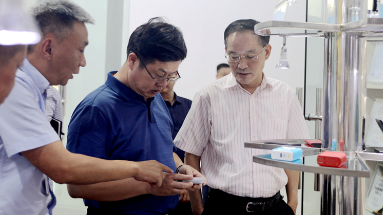 市委常委、副市長(zhǎng)徐懷好走訪炬神電子 ：全力、熱情、周到提供服務(wù)